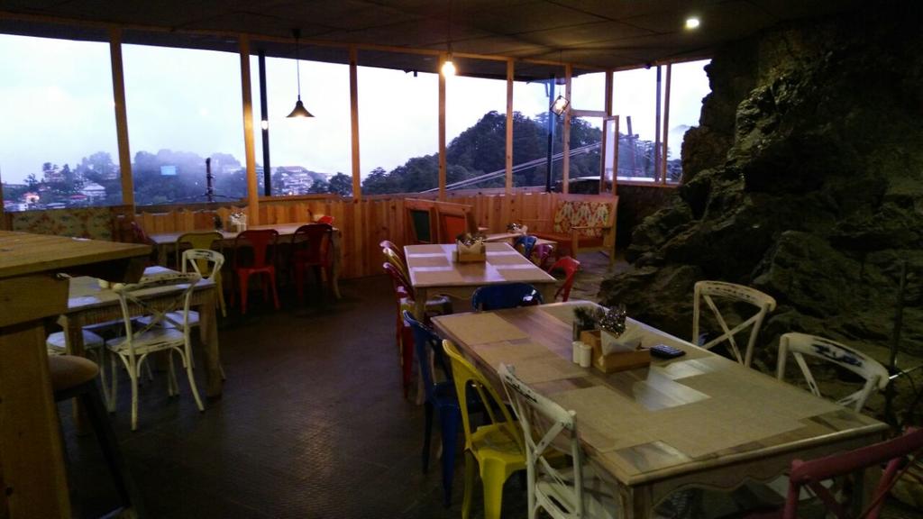 The Cliffe Cottage Mussoorie Restaurant